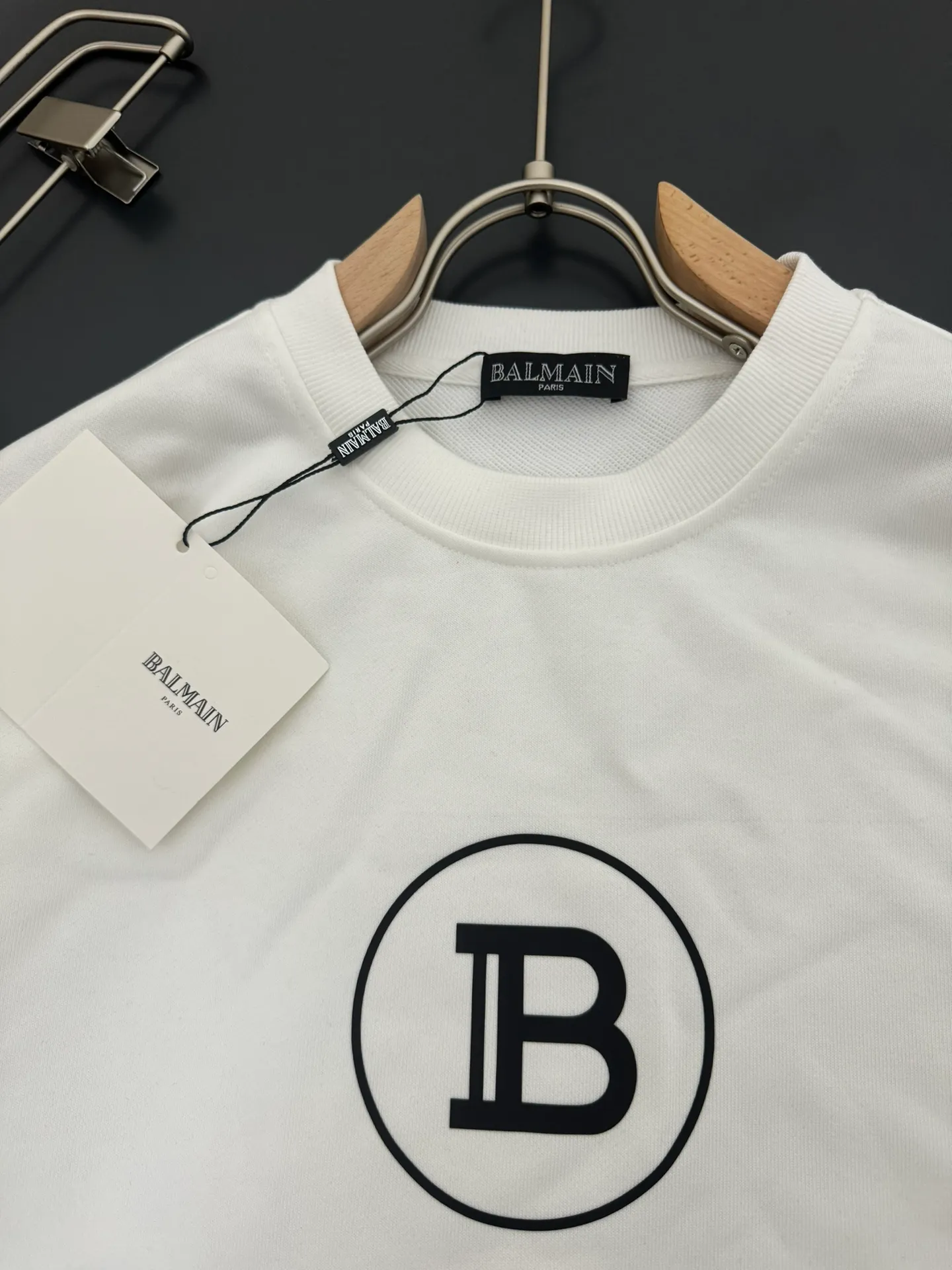 Balmain Balmain*'s most New Arrival round neck fashionable long-sleeved sweatshirt in autumn and winter, silicone process logo design, gram pure cotton fabric! Comfortable against the skin, durable and easy to wear, meticulous original craftsmanship, a must-have for casual Versatile Sizes S M L XL XXL